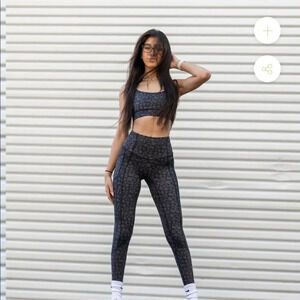 Til You Collapse Essential sports bra black size medium ‎ Black Leopard print